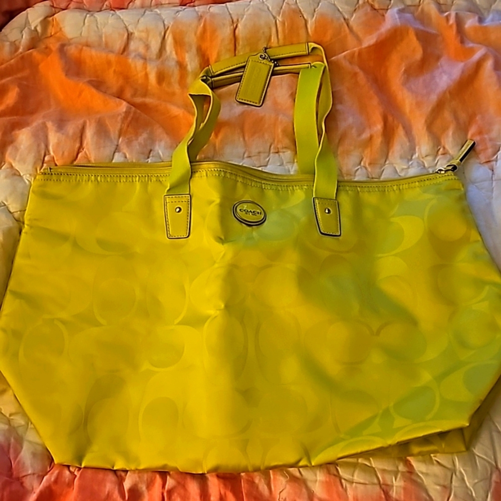 New without tag coach tote